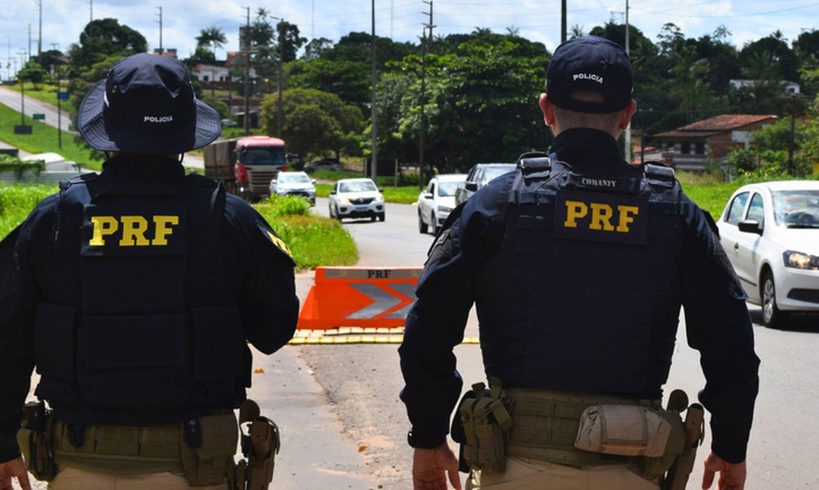 Fiscalização reforçada da PRF flagrou mais de 24 mil veículos acima da velocidade permitida durante o feriado.