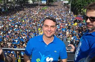 Flávio Bolsonaro participa da Marcha para Jesus em São Paulo (Foto: Jessica Bernardo/Metrópoles)