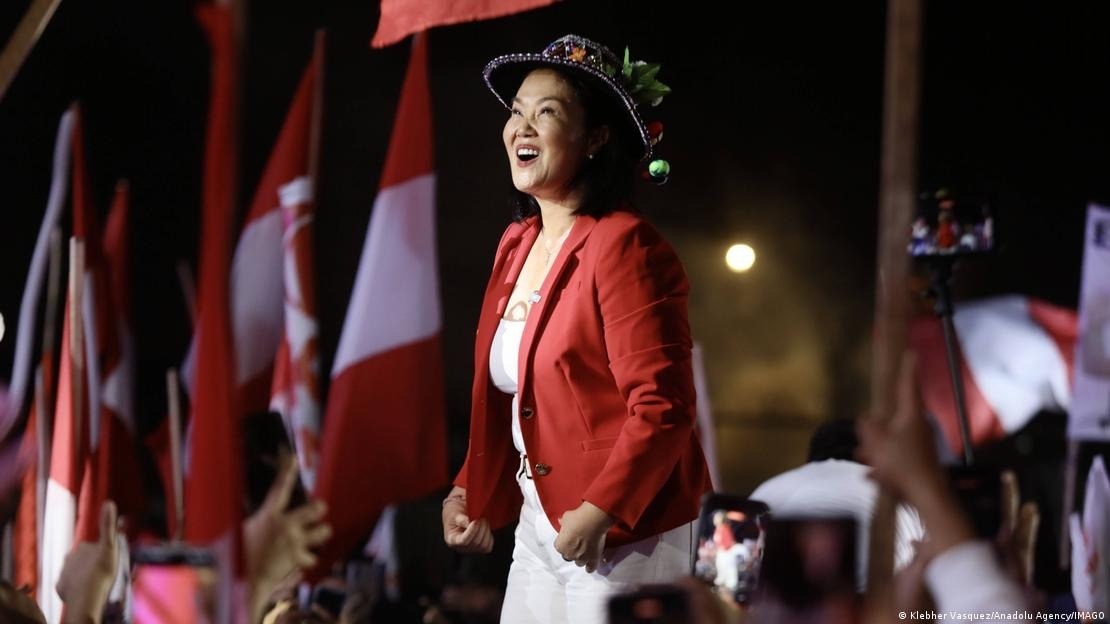 Keiko Fujimori aparece à frente do esquerdista Roberto Sánchez