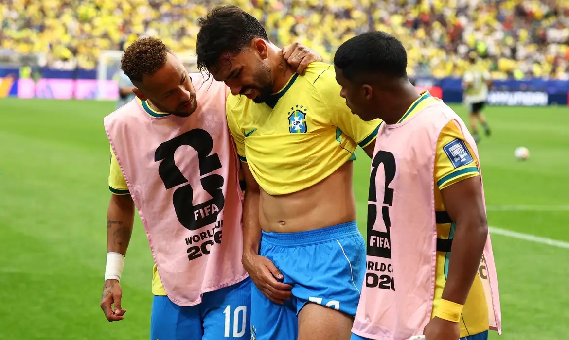 Lucas Paquetá deixou o jogo contra o Japão lesionado e deve ficar fora das oitavas de final.