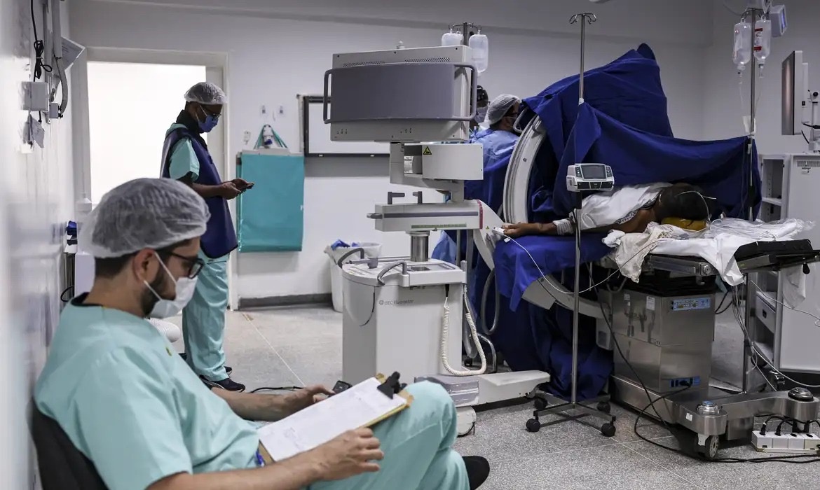 Médicos em plantão
