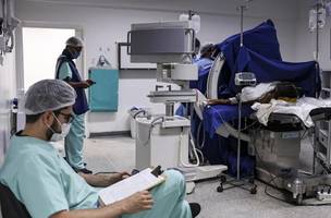 Médicos em plantão (Foto: Marcelo Camargo/Agência Brasil)