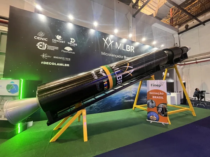 MLBR, foguete brasileiro durante exibição no SpaceBR Show