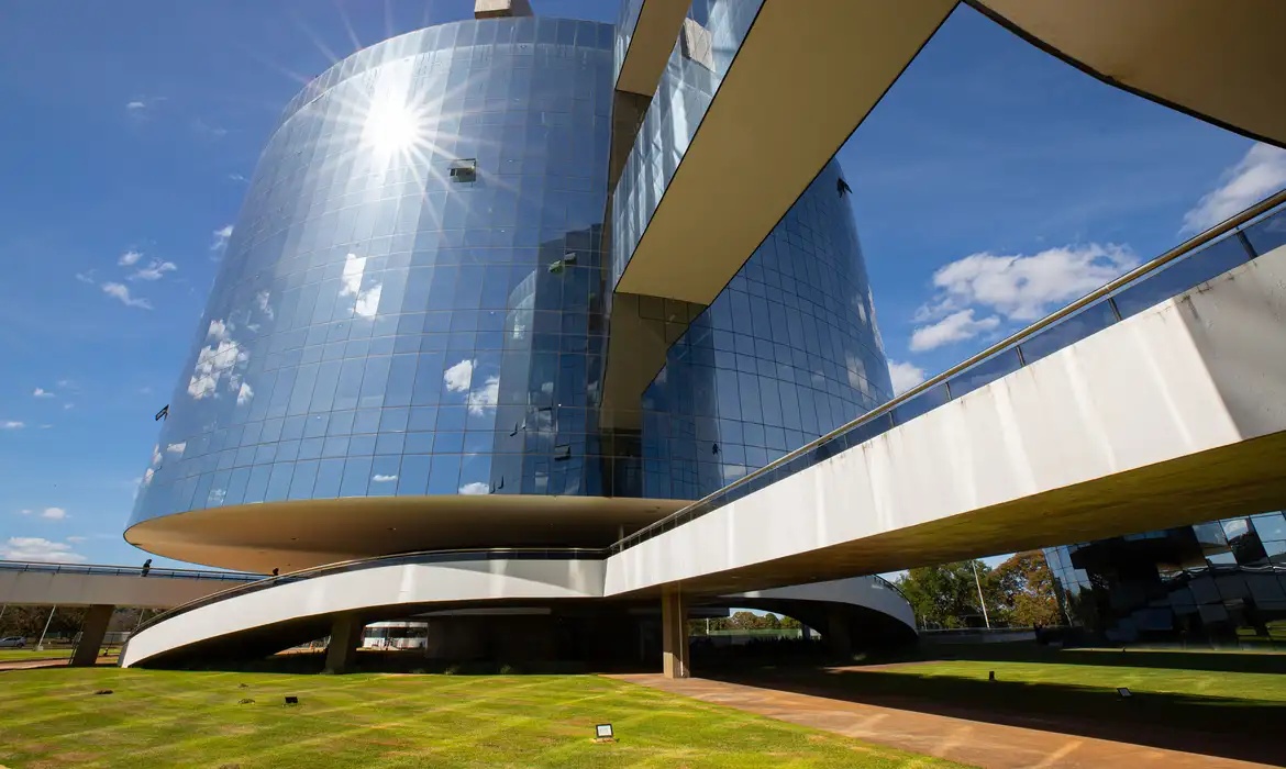 MPF questiona impactos ambientais da nova fase de exploração do pré-sal.