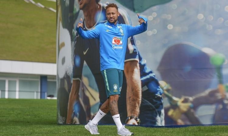 Neymar na Granja Comary durante concentração para Copa do Mundo