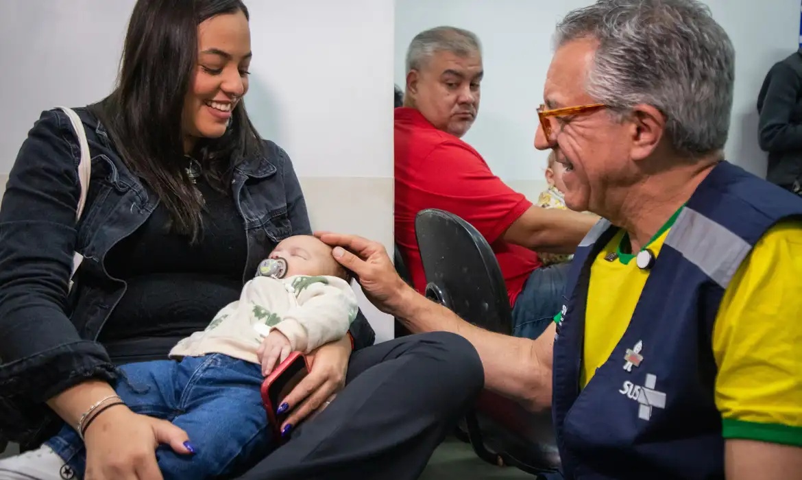 Nova vacina disponível no SUS amplia a proteção infantil contra pneumonia, meningite e outras doenças pneumocócicas.