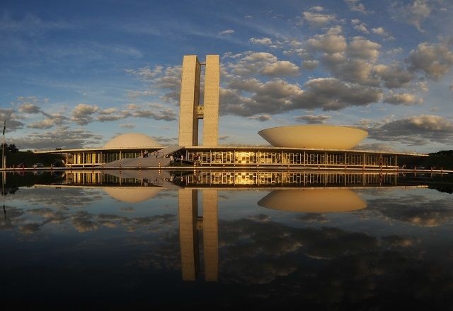 Plenários esvaziados reduzem ritmo de votações no Congresso Nacional.