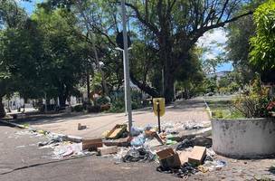 Praça Pedro II no Centro de Teresina durante paralisação da coleta de lixo (foto de arquivo) (Foto: Isabela Leal/ g1 Piauí)