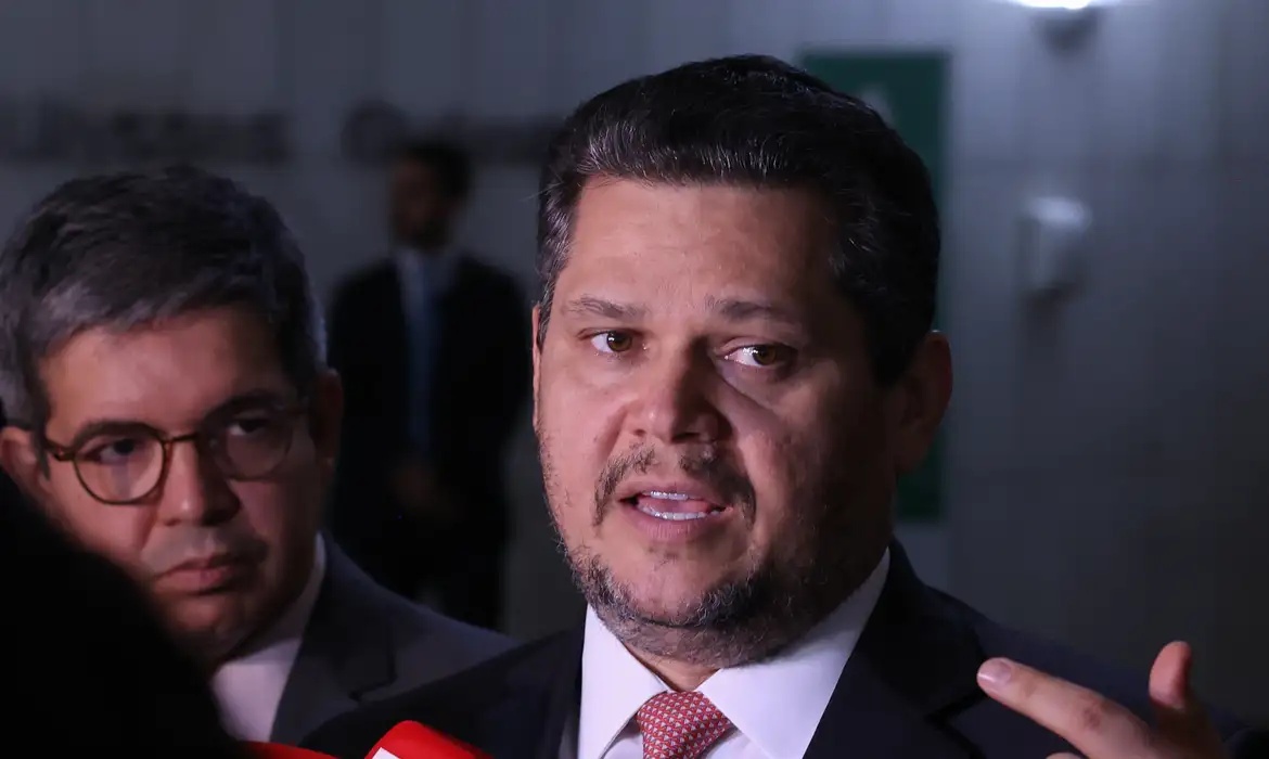 Proposta que reduz a jornada semanal de trabalho aguarda avanço na tramitação do Senado.
