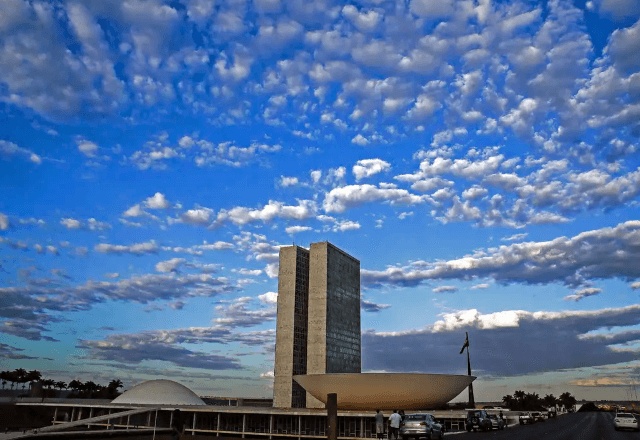 Retirada da urgência deve adiar análise do projeto sobre a escala 6x1.