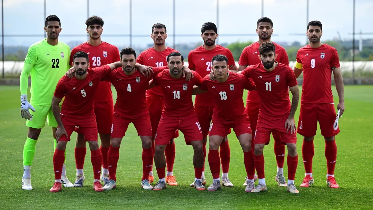Seleção iraniana teme impactos logísticos após restrições de permanência nos Estados Unidos durante a Copa.