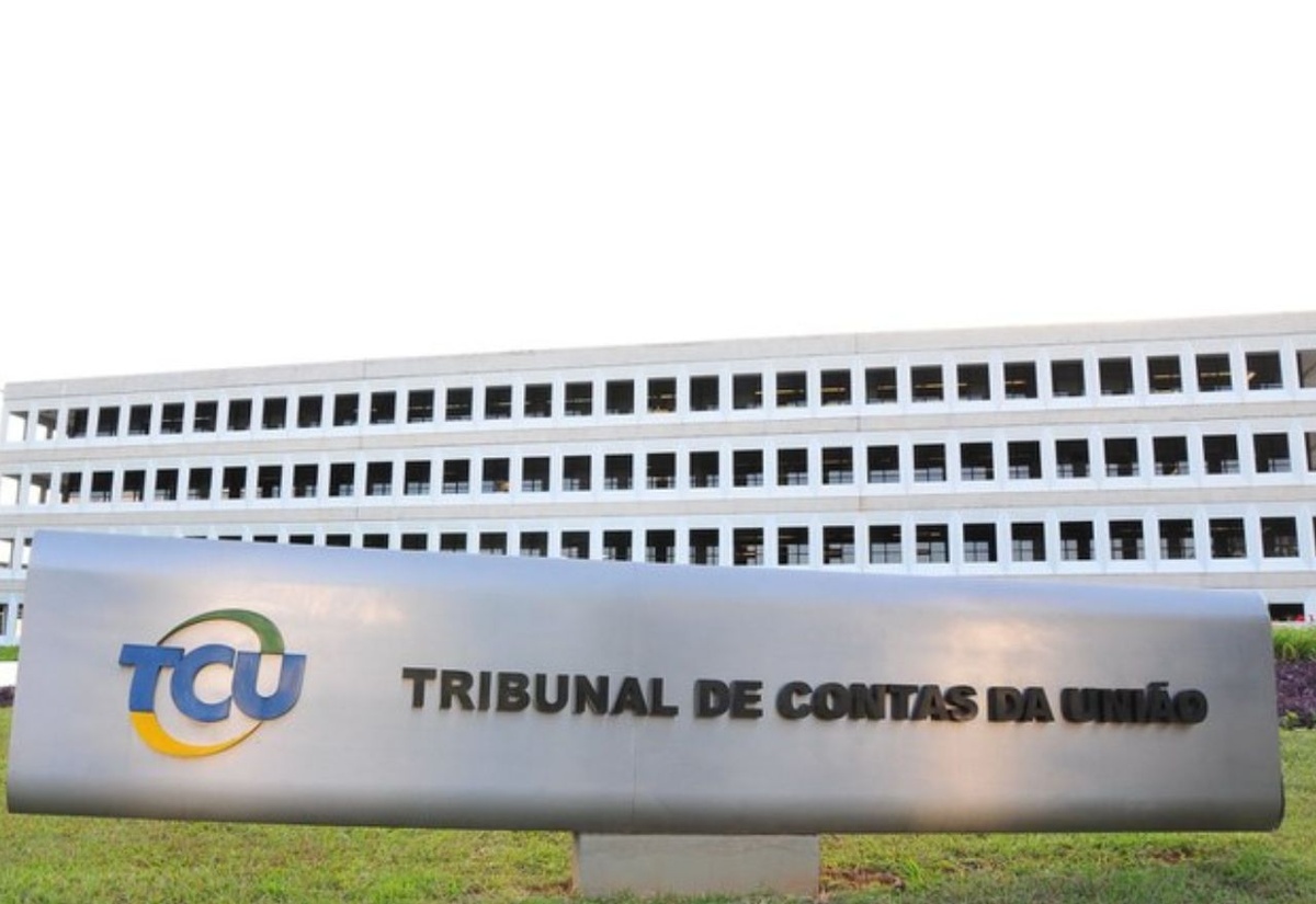 TCU aprovou as contas de 2025 do governo Lula, mas apontou desafios para a sustentabilidade fiscal do país.