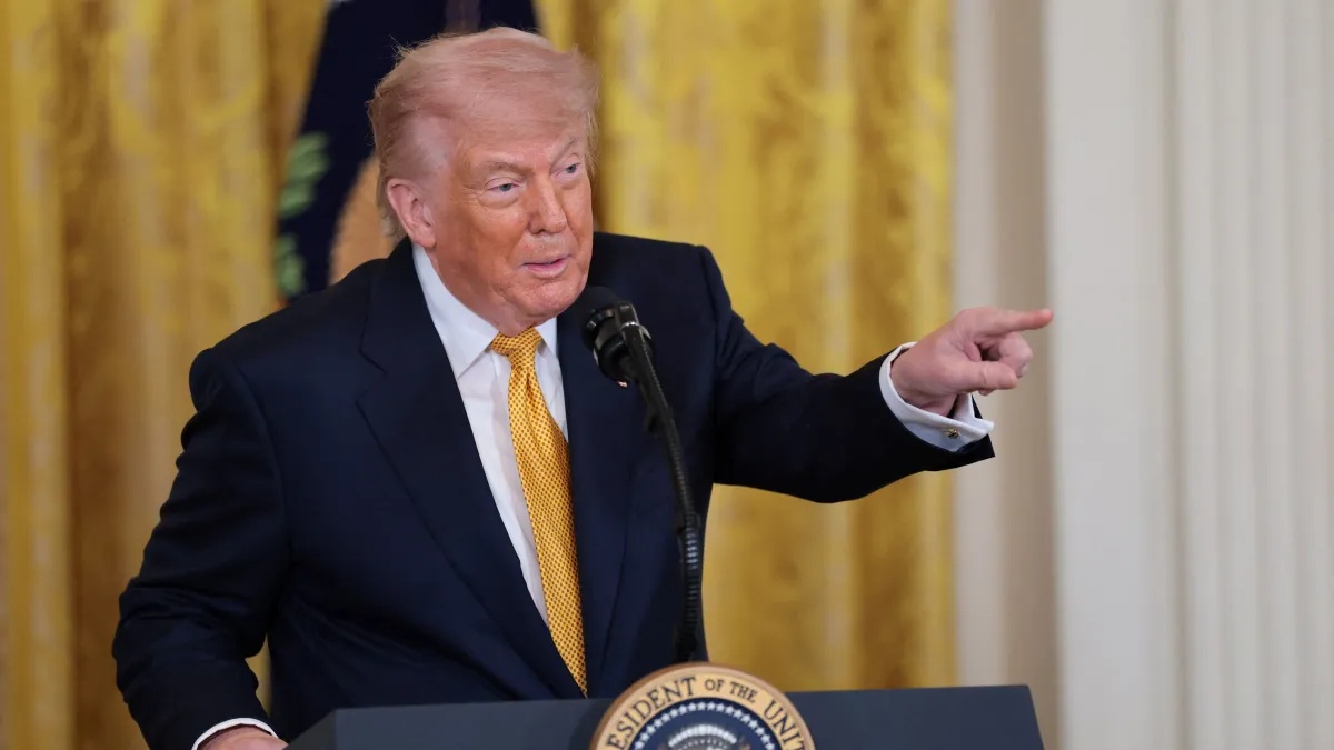 Trump afirmou que os EUA responderão após helicóptero Apache ser abatido em meio à escalada com o Irã.