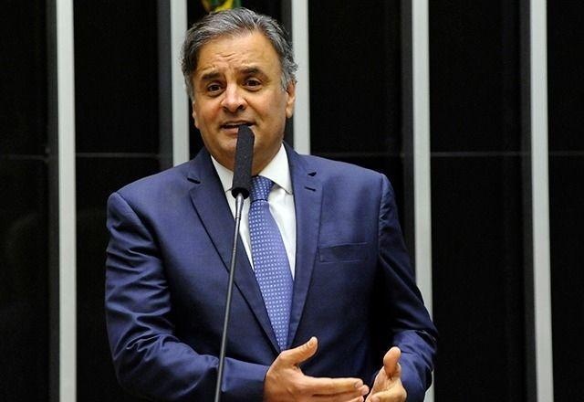 Aécio Neves afirma que não disputará a Presidência e defende reconstrução do PSDB para os próximos anos.