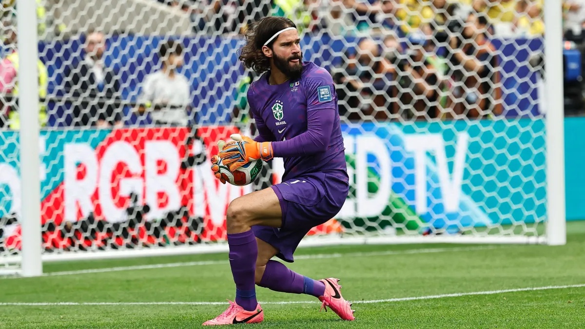Alisson integra o grupo de jogadores que ainda podem disputar a Copa de 2030.