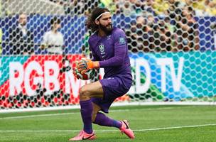 Alisson integra o grupo de jogadores que ainda podem disputar a Copa de 2030. (Foto: Mutsu KAWAMORI/AFLO)