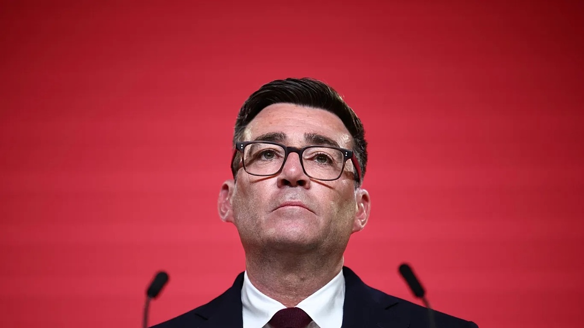 Andy Burnham faz primeiro discurso após assumir o comando do governo britânico.