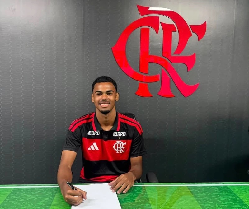 Assina contrato com o Flamengo