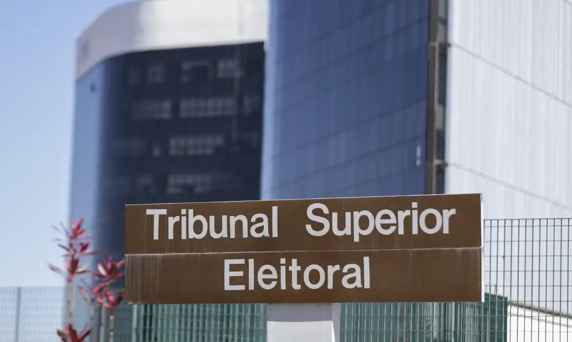 Atualização do e-Título amplia serviços e facilita a regularização da situação eleitoral.