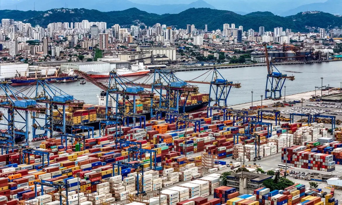 Audiências em Washington analisam práticas comerciais brasileiras e possível tarifa sobre exportações.