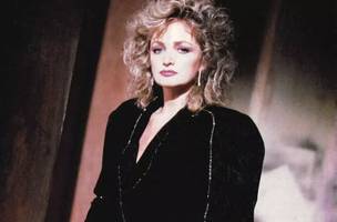Bonnie Tyler ficou mundialmente conhecida com o hit “Total Eclipse of the Heart” nos anos 80 (Foto: Reprodução)