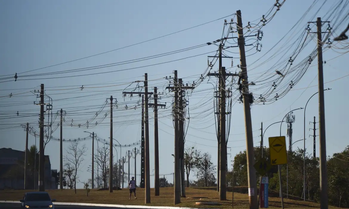 Construção civil concentra o maior número de acidentes com a rede elétrica no país, aponta levantamento.