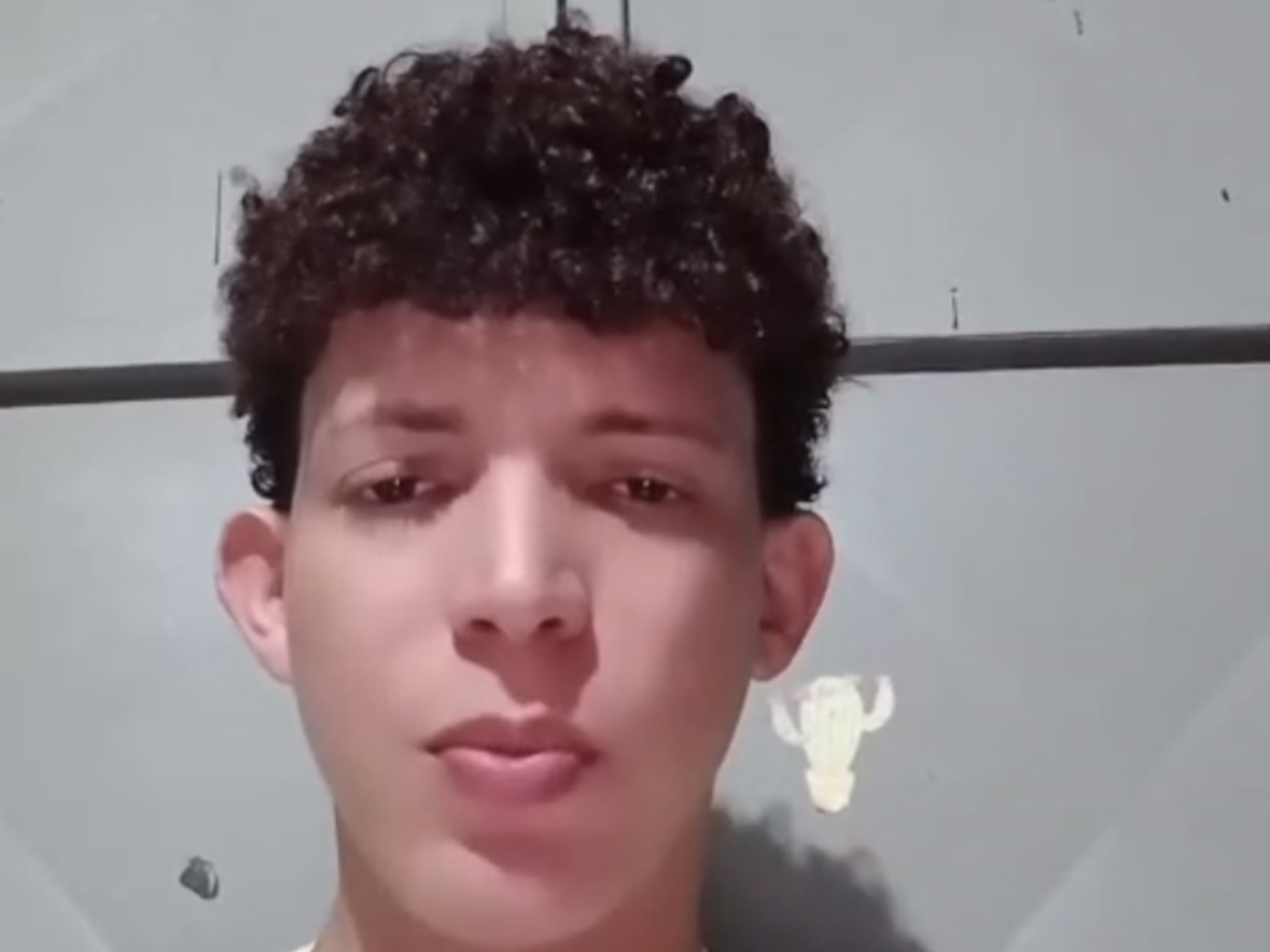 Daniel Bezerra publicou o apelo nas redes sociais cobrando o poder público por vaga no Hospital de Urgência de Teresina (HUT)
