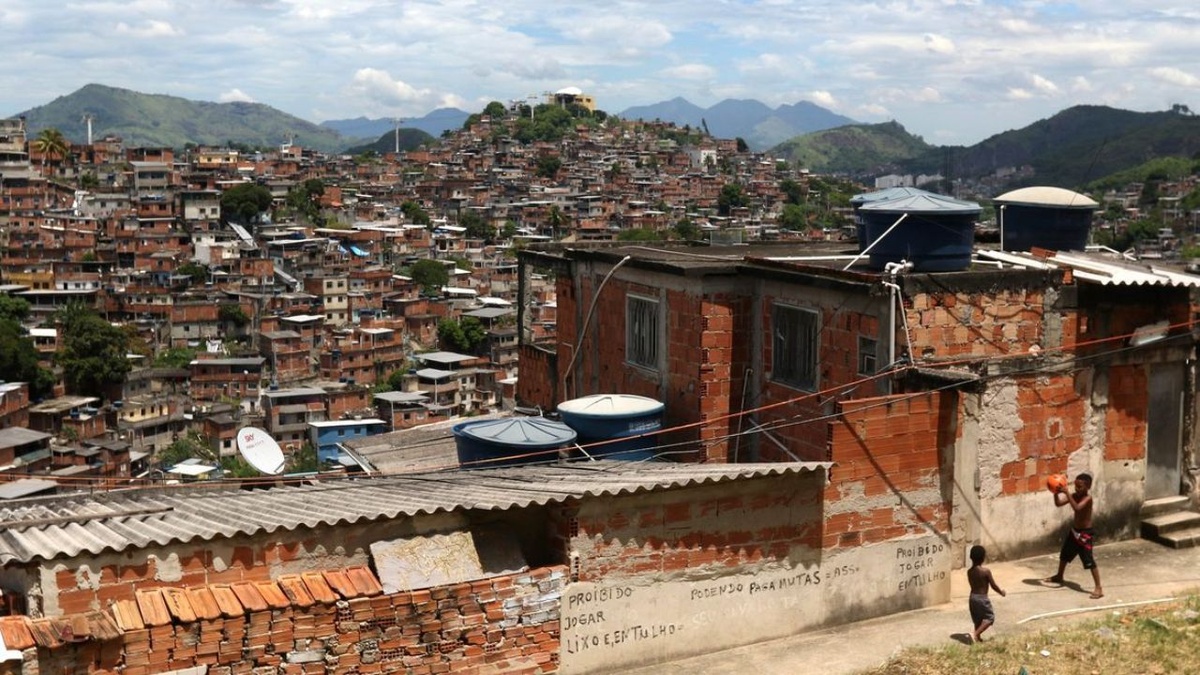 Estudo aponta que origem familiar ainda limita a mobilidade social no Brasil.