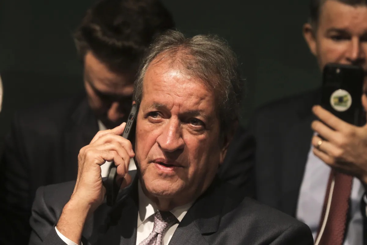 Flávio Dino determinou o bloqueio de R$ 119 milhões em bens de Valdemar Costa Neto.