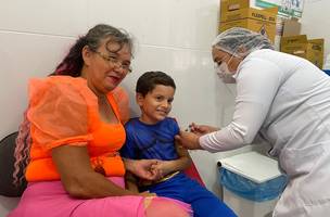 FMS orienta famílias a aproveitarem as férias para atualizar a caderneta de vacinação. (Foto: FMS)