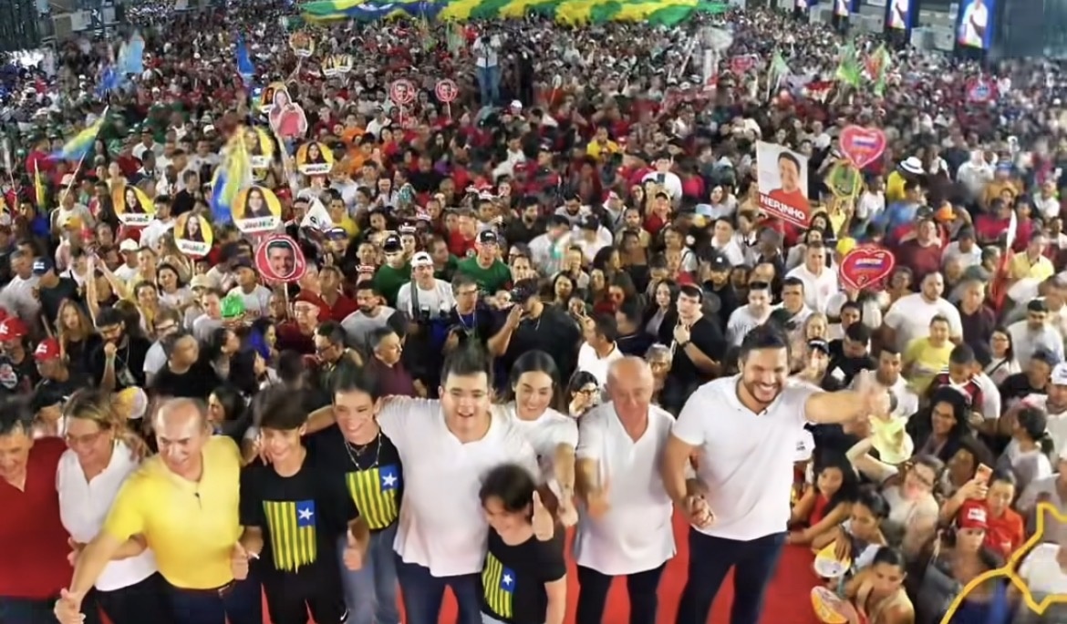 Grupo bem numeroso acompanhou Rafael na convenção. Chamou a atenção