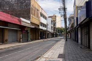 Imóveis fechados e desvalorizados (Foto: Gerada por IA)