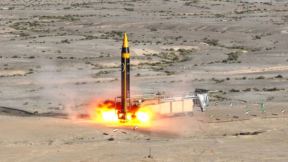 Irã afirma ter atacado base dos EUA na Jordânia; governo jordaniano diz que todos os mísseis foram interceptados.