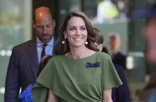 Kate Middleton aposta em vestido verde e confirma tendência elegante em Wimbledon (Foto: Getty Images)