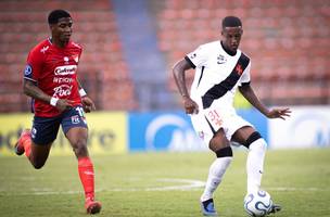 Lance da partida entre Independiente Medellín e Vasco (Foto: Matheus Lima/Vasco)