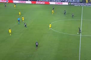 Lance do jogo entre Vasco e Mirassol (Foto: Reprodução / YouTube CazéTV)