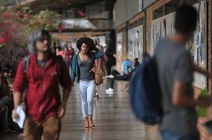 Levantamento mostra que conciliar filhos e universidade ainda leva muitos estudantes a interromper os estudos. (Foto: Marcello Casal jr/Agência Brasil)