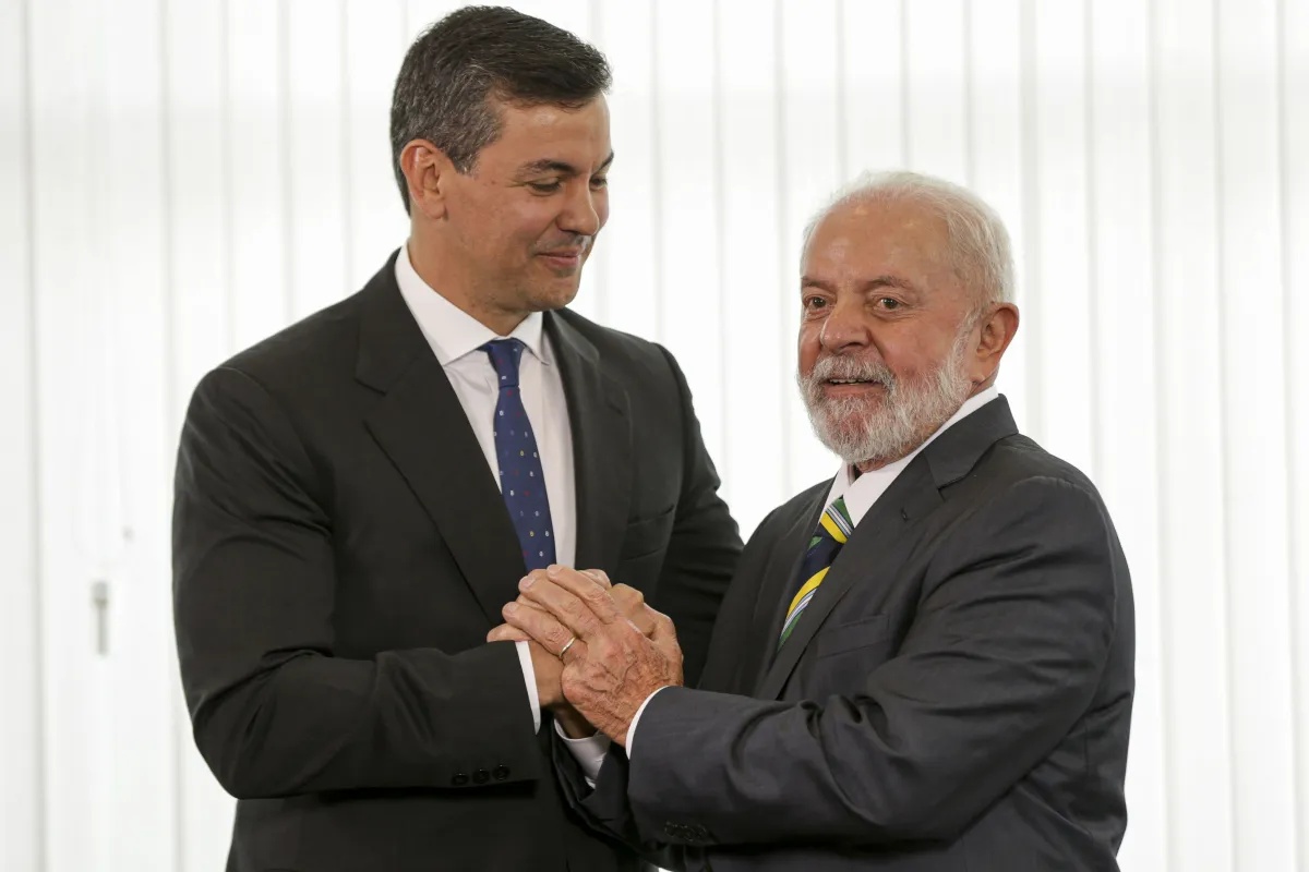 Lula e Santiago Peña conversaram após declarações sobre a Guerra da Tríplice Aliança gerarem tensão diplomática.