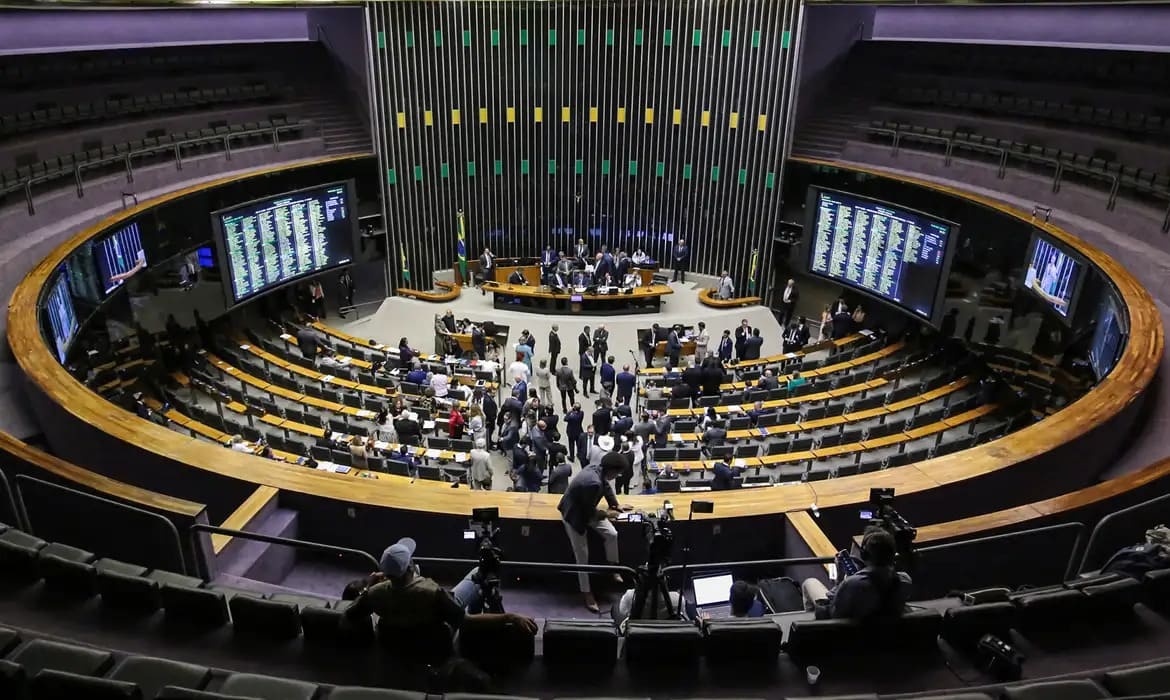 Lula enfrenta dificuldades para avançar com a agenda prioritária no Congresso Nacional.