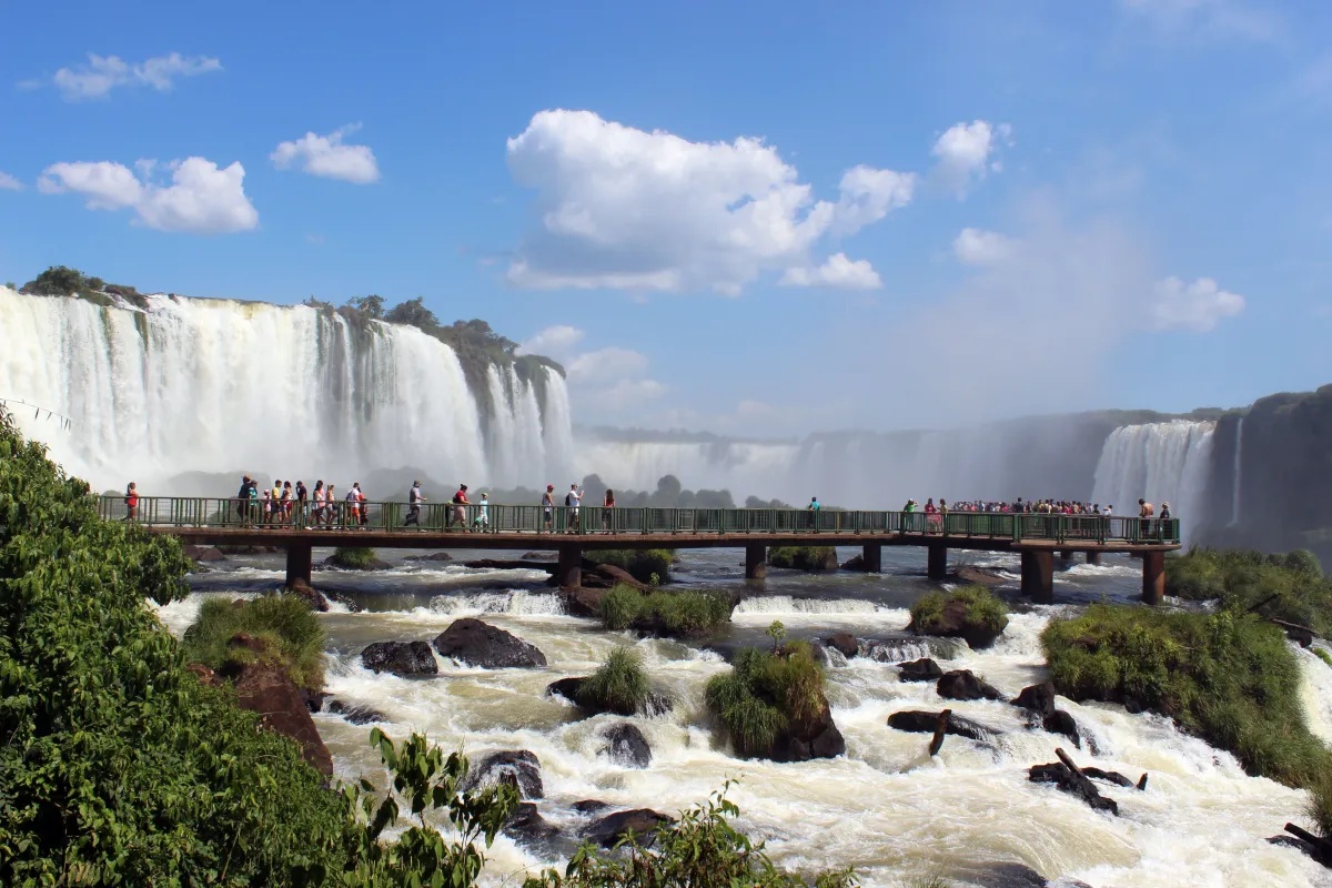 Mais de 5,2 milhões de turistas estrangeiros visitaram o Brasil entre janeiro e junho de 2026.