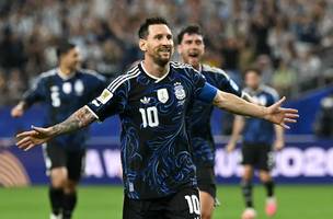 Messi comemorando vitória sobre a Jordânia (Foto: AFP)