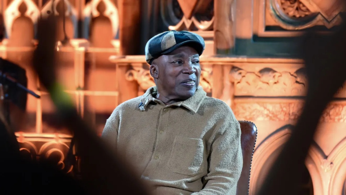 Milton Nascimento está internado com pneumonia e apresenta evolução clínica positiva.