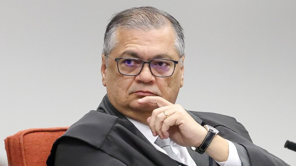 Ministro Flávio Dino determinou que partidos esclareçam regras para destinação de emendas.