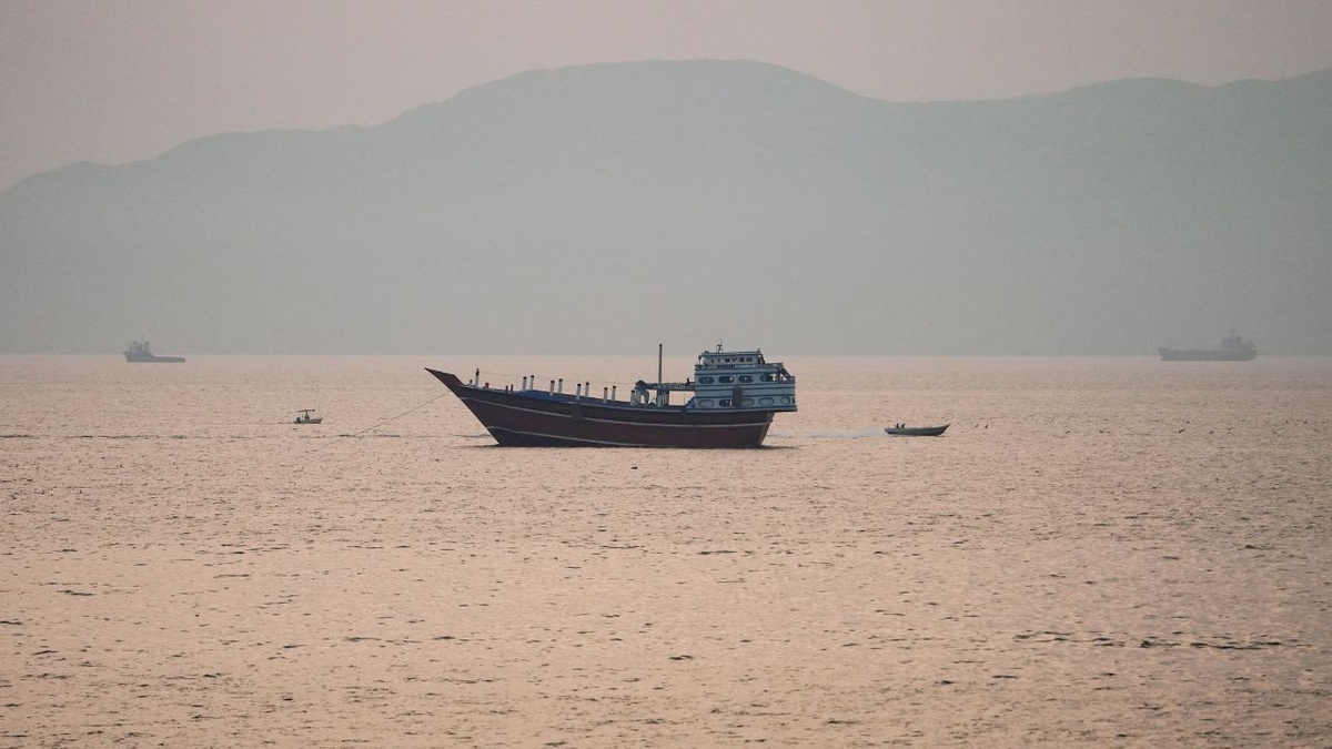 Movimentação de navios no Estreito de Ormuz diminui em meio à escalada do conflito no Oriente Médio.