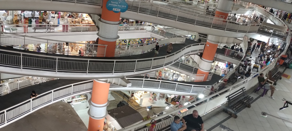 Movimento de turistas impulsiona as vendas no centro de Fortaleza