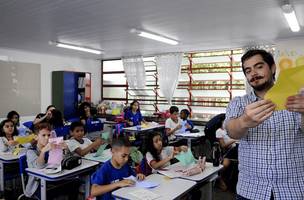 Nova lei inclui educação política e cidadania entre os conteúdos obrigatórios da educação básica. (Foto: Agência Brasil)