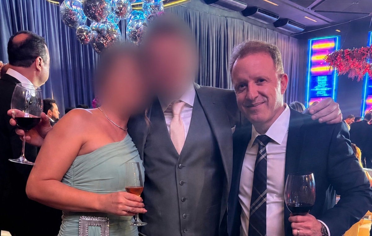 O juíz afastado Valdemir sempre bem acompanhado na noite