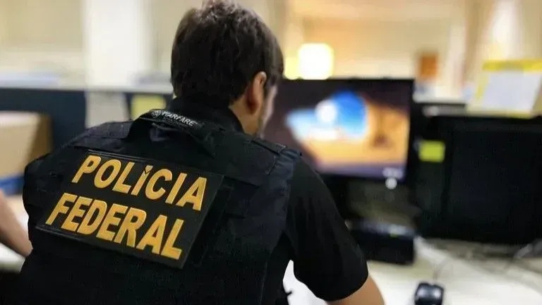Operação da PF apura esquema de desvios milionários contra clientes da Caixa.