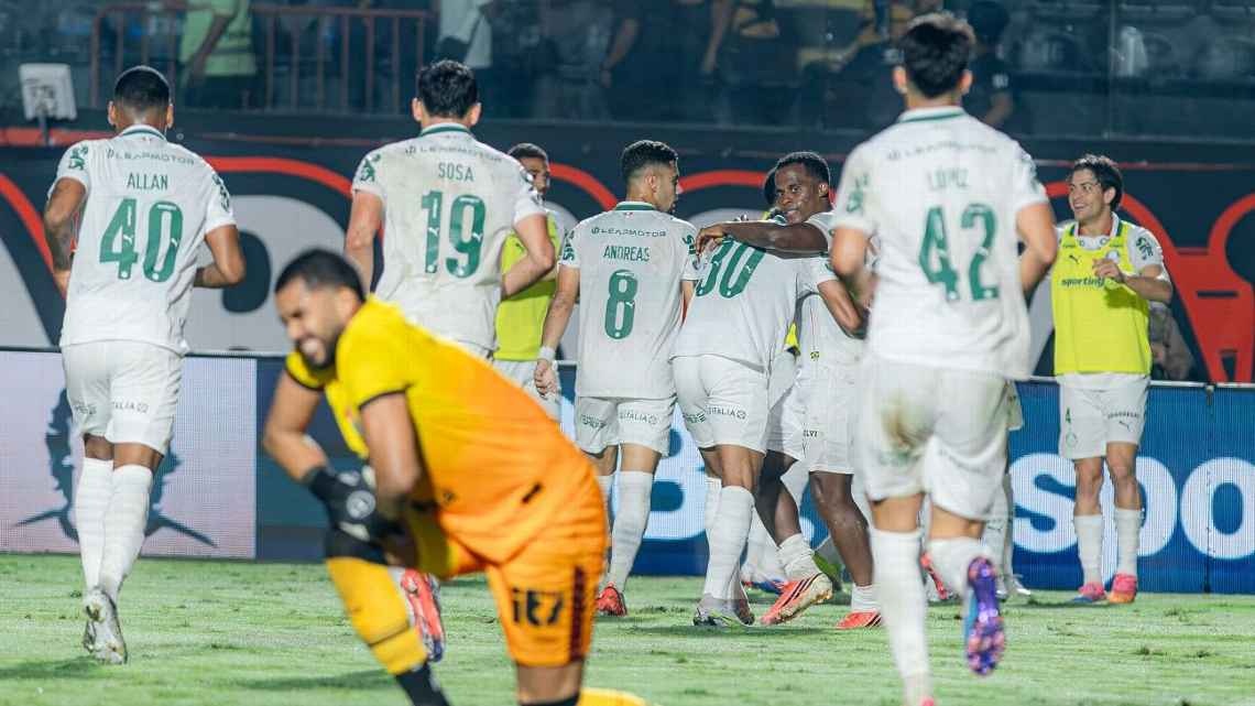 Palmeiras comemora gol contra o Vitória