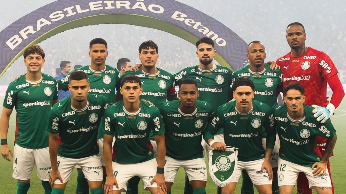 Palmeiras lidera o Brasileirão e estreia na retomada da competição diante do Coritiba.